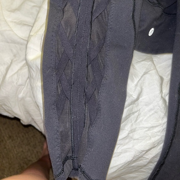 Black lululemon leggings size 8 with cute detail - Picture 3 of 3